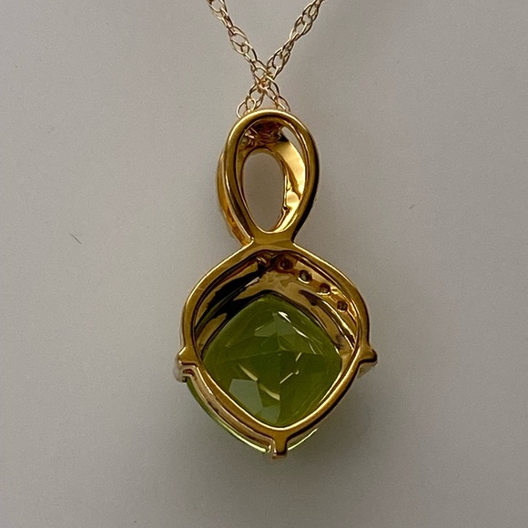 10K Yellow Gold Cushion Cut Natural Peridot and Diamond Pendant with Chain - Picture 7 of 12